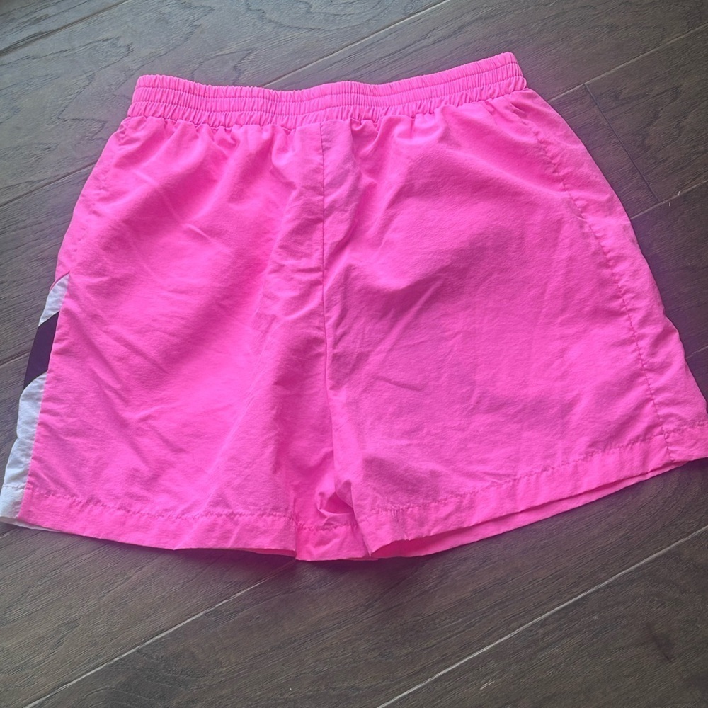 REVOLVE AGOLDE x associated Flo shorts. Size medium. - Picture 5 of 5